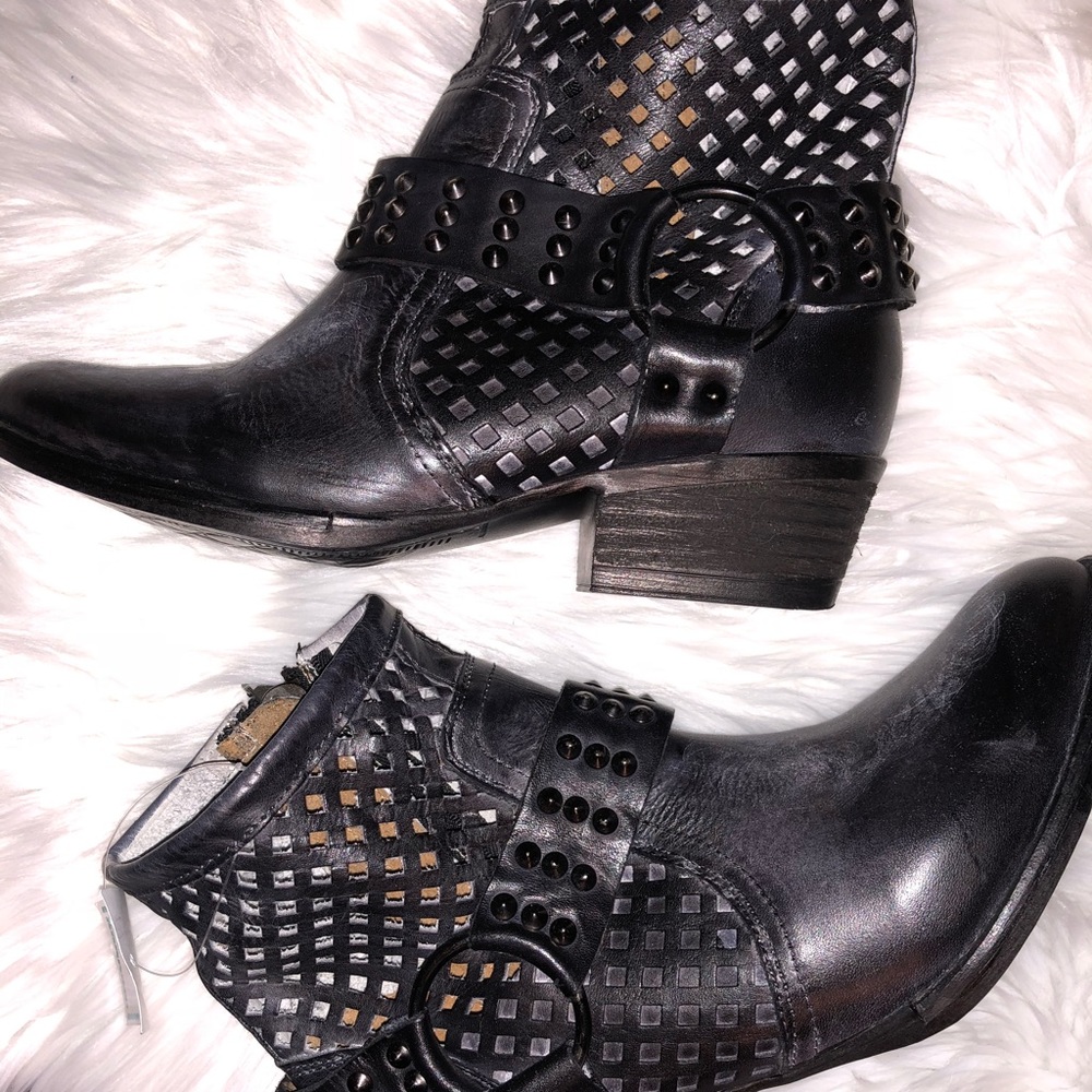 Very Volatile Booties - Picture 2 of 3